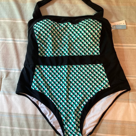 Cupshe Geometric Print Halter One Piece Swimsuit - NWT - Picture 1 of 5